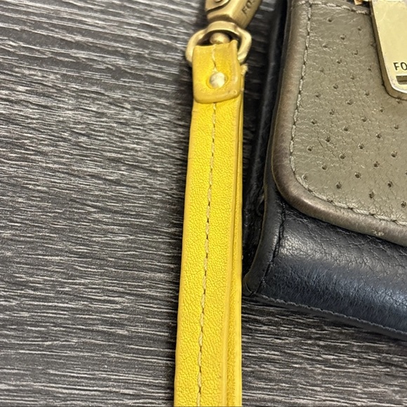 FOSSIL PRESTON PERFORATED PEBBLE LEATHER WRISTLET WALLET‎ OLIVE GREEN/BLACK 6”L - Picture 12 of 16